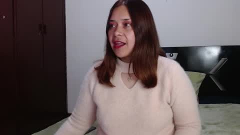 Snapshot of paula_anderson chatting on February 2026 07:18:01 AM PAULA online show from February 2026 07:18:01 AM