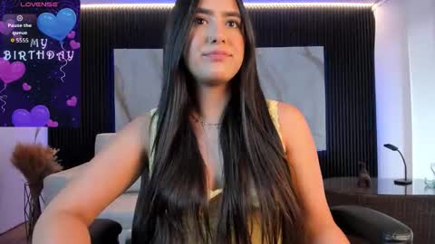 Paulina  online show from November 2025 01:33:02 PM