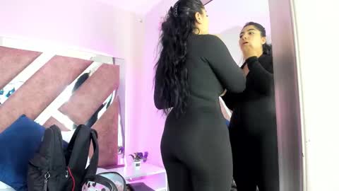 Paulina online show from November 2025 01:02:02 PM