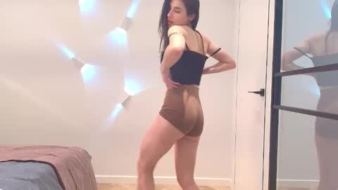 Pauline online show from December 2025 06:37:02 PM