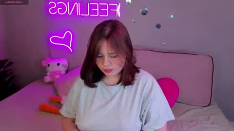 Snapshot of pauline_moore chatting on May 2026 09:25:01 AM Erica online show from May 2026 09:25:01 AM