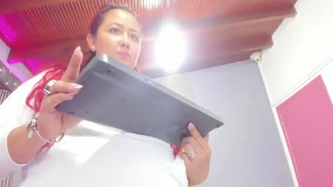 paulinna_curvy online show from April 2026 07:07:02 PM