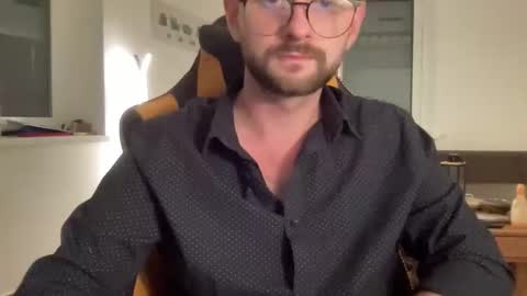 love bush online show from October 2025 05:10:02 PM