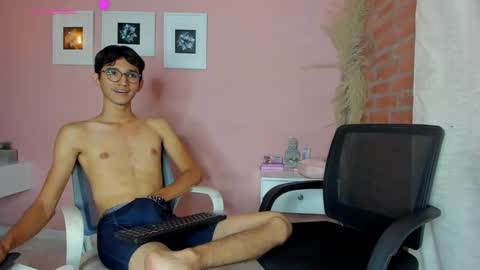 peach tyron online show from March 2025 10:52:02 PM