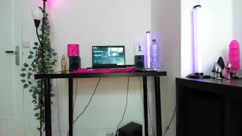 Help me to reach 200 thumbs up  online show from March 2026 01:11:02 PM