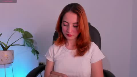 Snapshot of pear__moon chatting on May 2026 04:41:01 AM LILLY online show from May 2026 04:41:01 AM