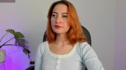 Snapshot of pear__moon chatting on May 2026 06:08:01 AM LILLY online show from May 2026 06:08:01 AM