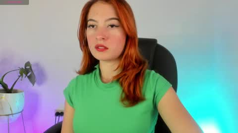 Snapshot of pear__moon chatting on June 2026 04:47:01 AM LILLY online show from June 2026 04:47:01 AM