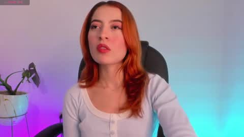Snapshot of pear__moon chatting on June 2026 06:26:01 AM LILLY online show from June 2026 06:26:01 AM