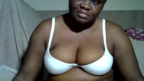Keci online show from October 2025 10:44:01 PM