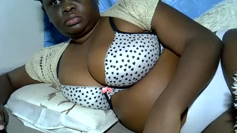 Snapshot of pearl_33 chatting on July 2026 01:02:02 PM Keci online show from July 2026 01:02:02 PM