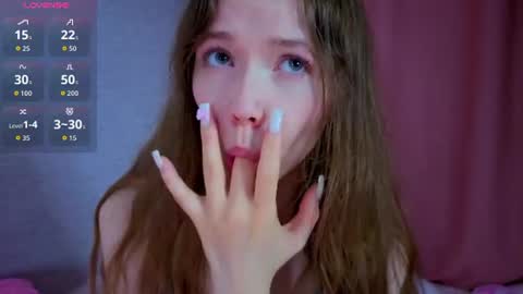 pearly_peach_ online show from June 2026 08:18:01 PM