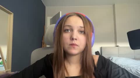 Snapshot of peepapa chatting on June 2026 02:43:02 PM Luna Vale online show from June 2026 02:43:02 PM