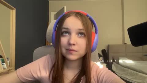 Snapshot of peepapa chatting on June 2026 03:46:02 PM Luna Vale online show from June 2026 03:46:02 PM