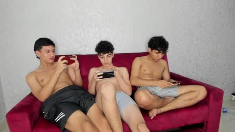 Snapshot of pelusos_mens chatting on January 2025 06:41:02 AM CAIN-19 ALLEN-18 RONALD-18 AUSTIN-18 MOD DANTE online show from January 2025 06:41:02 AM