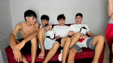 Snapshot of pelusos_mens chatting on January 2025 08:37:02 PM CAIN-19 ALLEN-18 RONALD-18 AUSTIN-18 MOD DANTE online show from January 2025 08:37:02 PM