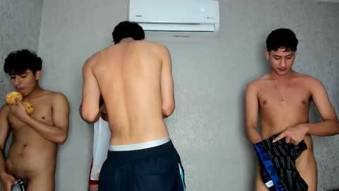 Snapshot of pelusos_mens chatting on February 2025 11:09:02 PM CAIN-19 ALLEN-18 RONALD-18 AUSTIN-18 MOD DANTE online show from February 2025 11:09:02 PM