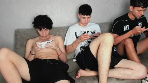 Snapshot of pelusos_mens chatting on September 2025 01:33:02 PM CAIN-19 ALLEN-18 RONALD-18 AUSTIN-18 MOD DANTE online show from September 2025 01:33:02 PM