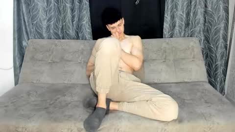 Snapshot of pelusos_mens chatting on November 2025 07:24:02 PM CAIN-19 ALLEN-18 RONALD-18 AUSTIN-18 MOD DANTE online show from November 2025 07:24:02 PM