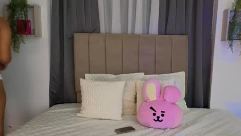 penelophe01 online show from April 2026 07:49:01 PM