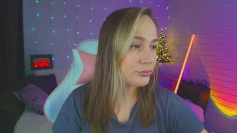 Dia  online show from December 2024 09:02:01 PM