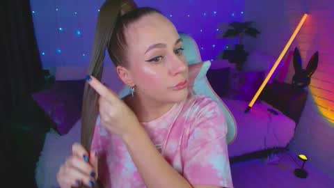 Dia  online show from November 2025 12:03:01 PM