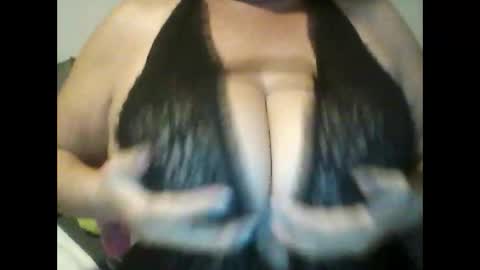 Snapshot of perlita070822 chatting on April 2026 02:25:02 AM perlita070822 online show from April 2026 02:25:02 AM