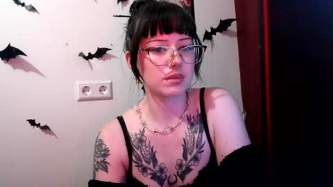 Snapshot of persephones_garden chatting on June 2026 12:07:01 PM Persephone online show from June 2026 12:07:01 PM