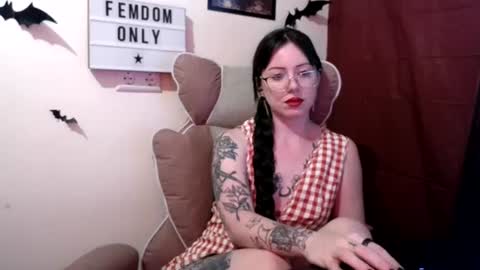 Snapshot of persephones_garden chatting on June 2026 12:10:01 PM Persephone online show from June 2026 12:10:01 PM