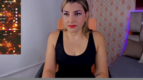 Isabella   online show from December 2024 06:38:02 PM