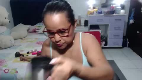 Snapshot of pervert_mommy_x chatting on April 2026 09:33:02 AM SAMY online show from April 2026 09:33:02 AM