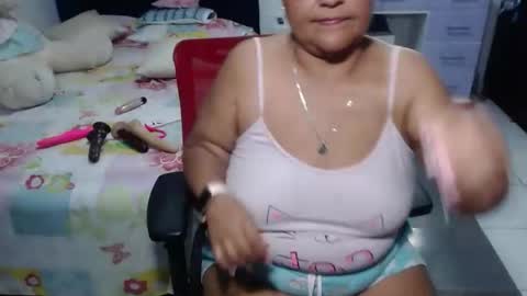 Snapshot of pervert_mommy_x chatting on April 2026 01:41:02 PM SAMY online show from April 2026 01:41:02 PM