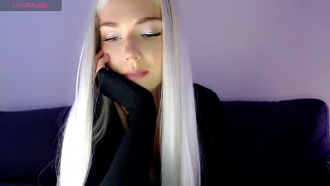Snapshot of pervyblonde chatting on December 2024 11:42:02 AM Isabella online show from December 2024 11:42:02 AM