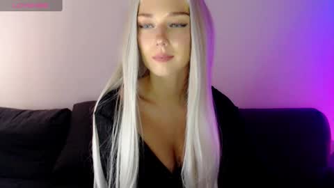 Snapshot of pervyblonde chatting on March 2025 01:03:01 PM Isabella online show from March 2025 01:03:01 PM