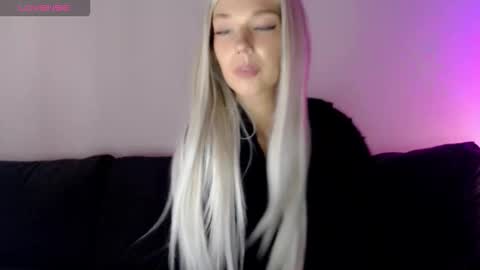 Isabella online show from October 2025 11:25:01 AM