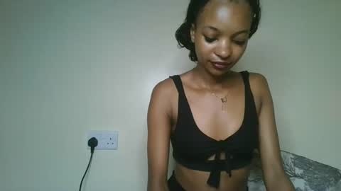 Snapshot of petal_palette chatting on June 2026 06:02:01 AM Lolly online show from June 2026 06:02:01 AM
