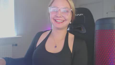 Snapshot of petalkiss chatting on September 2025 01:44:02 PM petalkiss online show from September 2025 01:44:02 PM