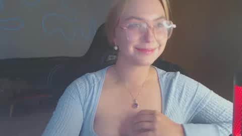 Snapshot of petalkiss chatting on September 2025 03:15:01 PM petalkiss online show from September 2025 03:15:01 PM