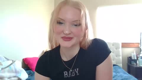 Snapshot of petite_cupcake chatting on February 2025 07:21:01 PM Little cupcake online show from February 2025 07:21:01 PM