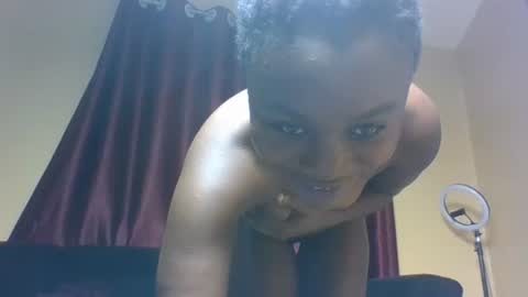Snapshot of petite_linsey chatting on April 2026 02:10:01 AM linsey online show from April 2026 02:10:01 AM