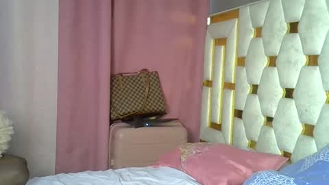 Snapshot of petite_lunar chatting on November 2025 02:55:02 PM Lunar online show from November 2025 02:55:02 PM