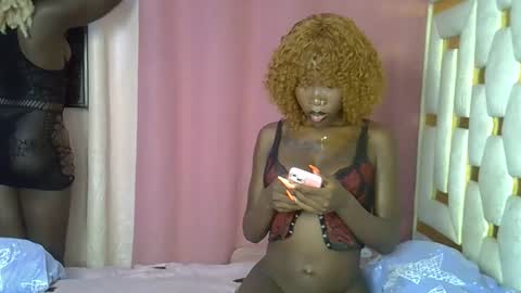 Snapshot of petite_lunar chatting on April 2026 01:25:02 AM Lunar online show from April 2026 01:25:02 AM