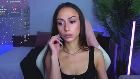 Snapshot of petite_moly chatting on June 2026 01:51:02 AM Alice online show from June 2026 01:51:02 AM