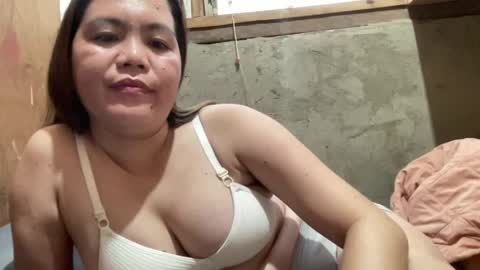 Snapshot of petiteasian_angel chatting on May 2026 11:56:01 PM Hanna online show from May 2026 11:56:01 PM