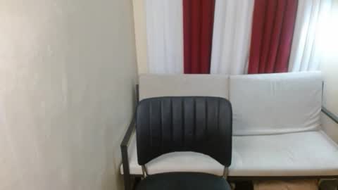 Jade online show from November 2025 06:00:02 PM