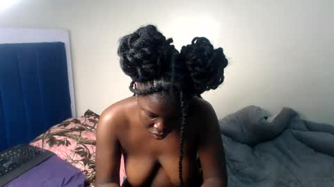 petitebeautyy online show from June 2026 03:06:01 PM