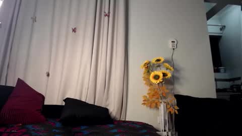 ebonyshawtypetit online show from March 2026 02:48:02 AM