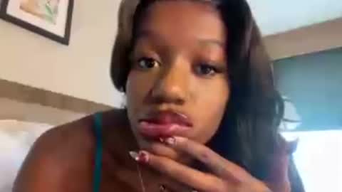 Snapshot of petiteebonymommy chatting on June 2026 08:24:01 PM desthebestx online show from June 2026 08:24:01 PM