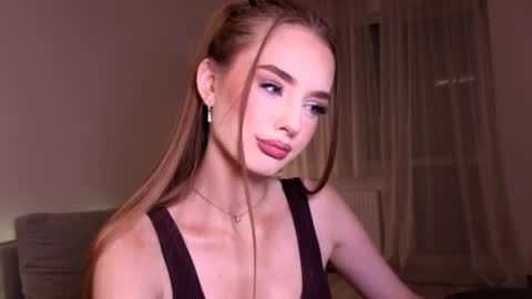 Petitegonwiild online show from June 2026 07:48:01 PM