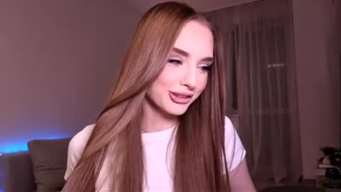 Petitegonwiild online show from June 2026 07:27:02 PM